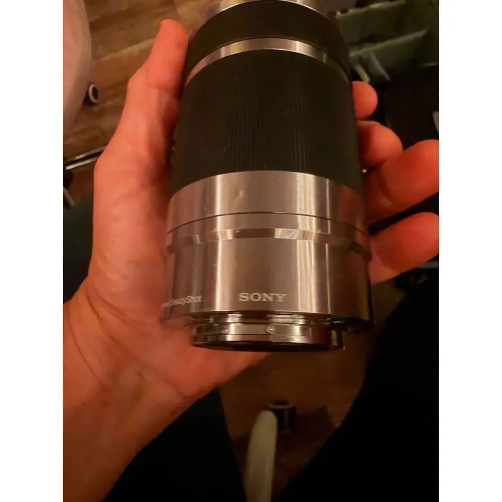 Sony E 55-210mm f/4.5-6.3 OSS E-mount lens